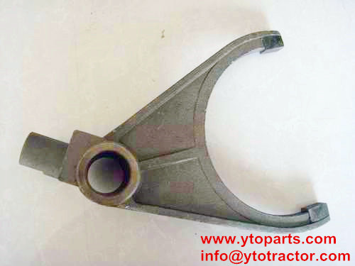 Reverse shifting fork for YTO road roller